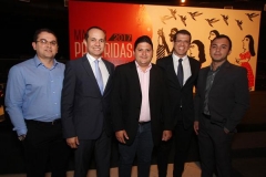 Na foto, Sandro Dias, Filipe Vasconcelos, Daywison Carvalho, Eduardo Almeida e Emanuel Rodrigues. Grupo do Cafe Santa Clara. (Copy)