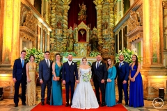 Foto oficial dos noivos com os padrinhos e madrinhas