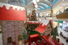 As cores e as luzes formam um ambiente aconchegante no "O Natal está voltando", do Shopping Tacaruna - Foto: Rômulo Chico/DP Foto