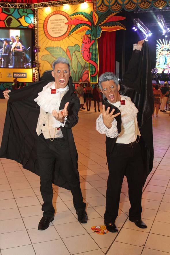 Emmanuel Gaudino e David Armagedon foram de vampiros estilizados - Crédito: Nando Chiappetta/DP/D.A Press