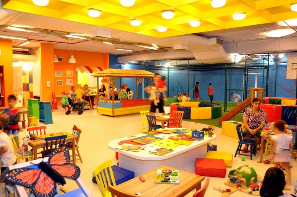 Espaço Pequenos Moleques nos shoppings. Crédito: Pequenos Moleques / Divulgação