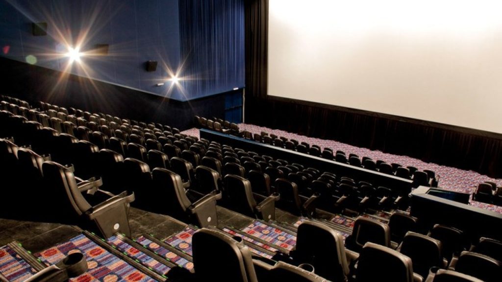 ATTACK ON TITAN - Cinemas e Horários - UCI