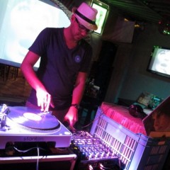 DJ 440 abre show e leva samba a Olinda