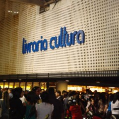 Bienal do Livro promove debate hoje