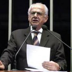Pedro Simon pode adiar aposentadoria
