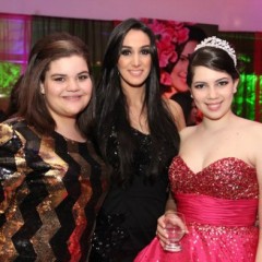 Marina Elali canta nos 15 anos da filha de Fabiana Karla