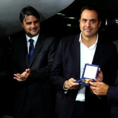 Paulo Câmara recebe a Comenda Eduardo Campos