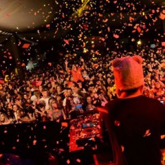Música eletrônica e chuva marcaram a noite no Heliponto