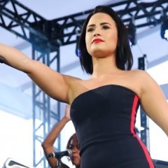 Demi Lovato fez show para seletos convidados no JK Iguatemi