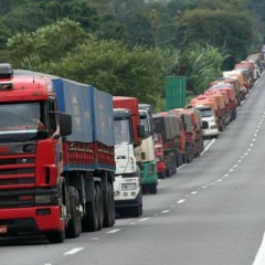 Caminhoneiros podem parar na segunda-feira