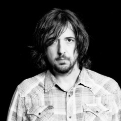 Guitarrista do Charlie Brown Jr. faz show neste sábado no Profana Club