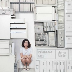 Clarice Falcão faz show de lançamento do novo CD no Recife
