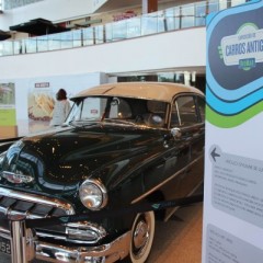 Carros antigos em exposição no Shopping RioMar