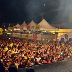 Joelma, Maciel Melo e Petrúcio Amorim reúnem multidão no Forrozão do Galo