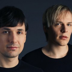 Duo de DJs da Alemanha toca em festa na Zona Norte