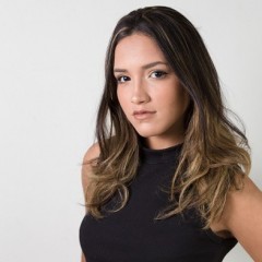 Sucesso na web, cantora Letícia Bastos faz show no Recife