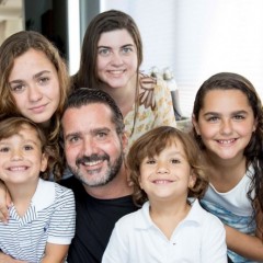 Exposição fotográfica reúne personalidades recifenses em momentos com a família