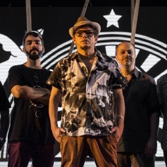 Mundo Livre S/A faz show gratuito em galeria no Pina