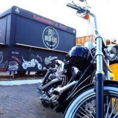 Evento reúne exposição de motos e shows de rock no Pina