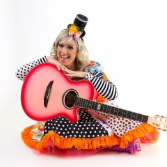 Priscilla Parísio faz contação de histórias para crianças em Boa Viagem