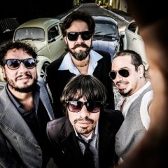 Banda Fab4, cover dos Beatles, se apresenta no Tacaruna
