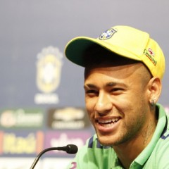 Neymar comanda leilão beneficente em São Paulo