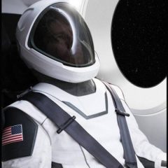 SpaceX mostra novo modelo de traje espacial