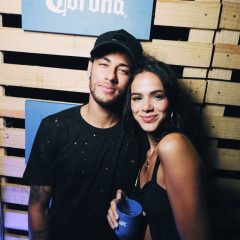 Neymar proporciona mordomia para a namorada