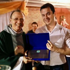 Padrfe Cosmo Nascimento lança novo livro hoje