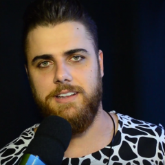 Zé Neto posa sem camisa e surpreende com antes e depois de perda de peso: ”Tá doido!”