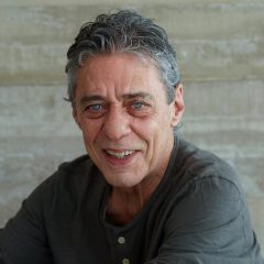 Vacinado contra a Covid-19, Chico Buarque agradece ao Sistema Único de Sáude: “Viva o SUS”