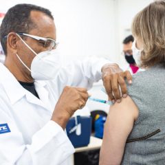 João Campos anuncia compra de 200 mil doses de vacina