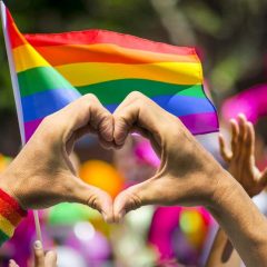 Casamento coletivo para o público LGBT é realizado gratuitamente