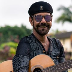 Nando Cordel comanda live com repertório junino e contação de causos