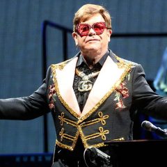 Elton John decide deixar os palcos e fará turnê de despedida