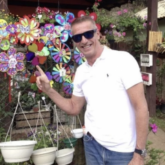 Ator e apresentador Daniel Sabbá sofre grave acidente de moto