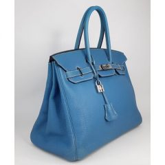 Um ano e maio para receber uma bolsa