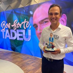 Tadeu Schmidt celebra conquistas e se despede do Fantástico: “Dia mais feliz da carreira”