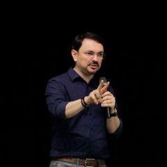 Rossandro Klinjey faz palestra gratuita em colégio do Recife