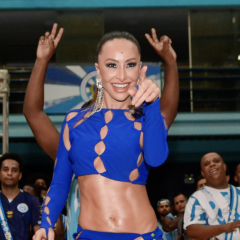 Sabrina Sato chama atenção em ensaio da Unidos da Vila Isabel