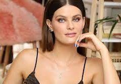 Isabeli Fontana participou de evento na Itália