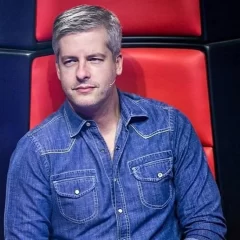 O cantor Victor é condenado a pagar R$20mil por danos morais a ambulante