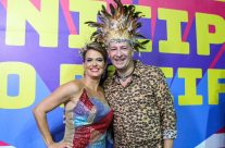 Confira alguns looks carnavalescos que passaram pelo 57º Baile Municipal do Recife