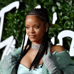 Rihanna dá a luz a uma menina, diz site