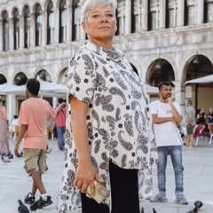Mulher que viralizou com “attenzione pickpocket” é furtada na Itália