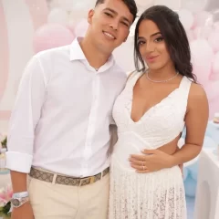 Mirella Santos anuncia que será mãe de uma menina em chá de revelação