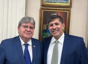 Governador da Paraíba com representante do Diario de Pernambuco em evento