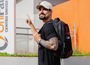 Caio Castro fará nova faculdade ano que vem. O galã vai cursar Ciências Biológicas