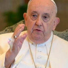 Papa Francisco pede proibição global da ‘barriga de aluguel’