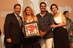 Alexandre Rands e Aleide Couto entrega premio ao vencedor da categoria Lojas de Artigos de Cama, Mesa e Banho (Narciso). (Copy)